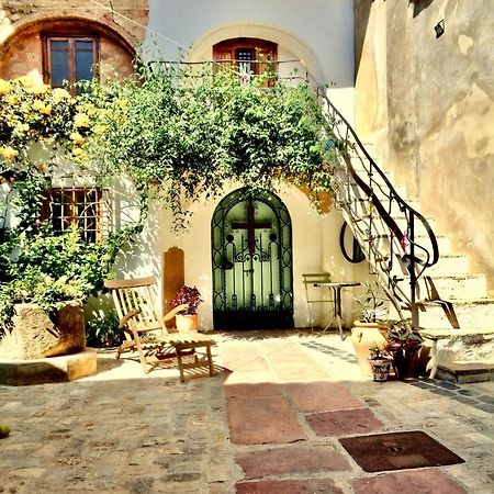 Oliva Courtyard Guesthouse Bagian luar foto