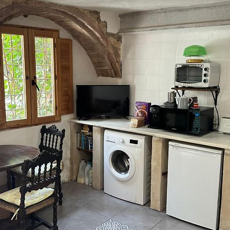 Oliva Courtyard Guesthouse Bagian luar foto
