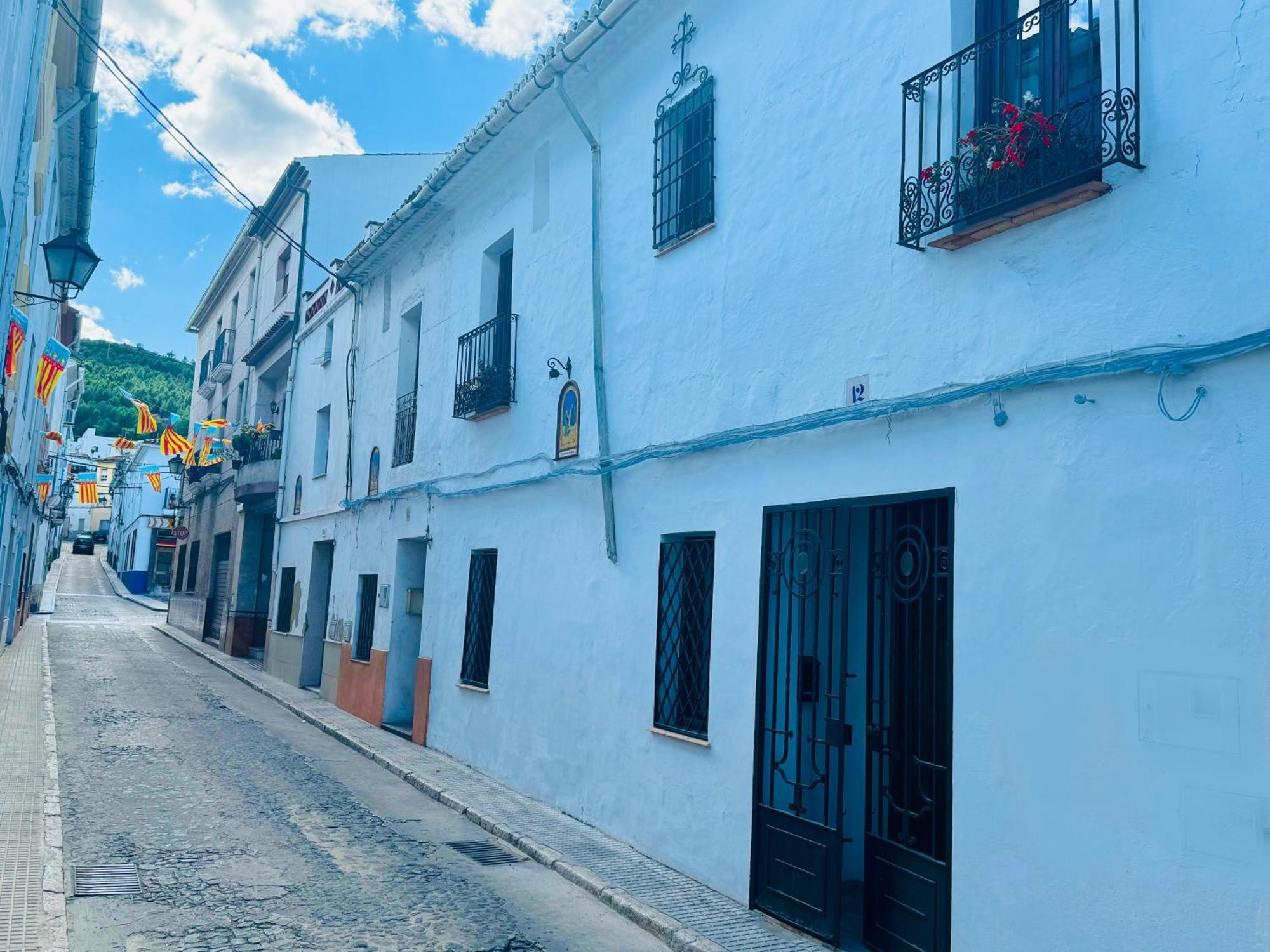Oliva Courtyard Guesthouse Bagian luar foto
