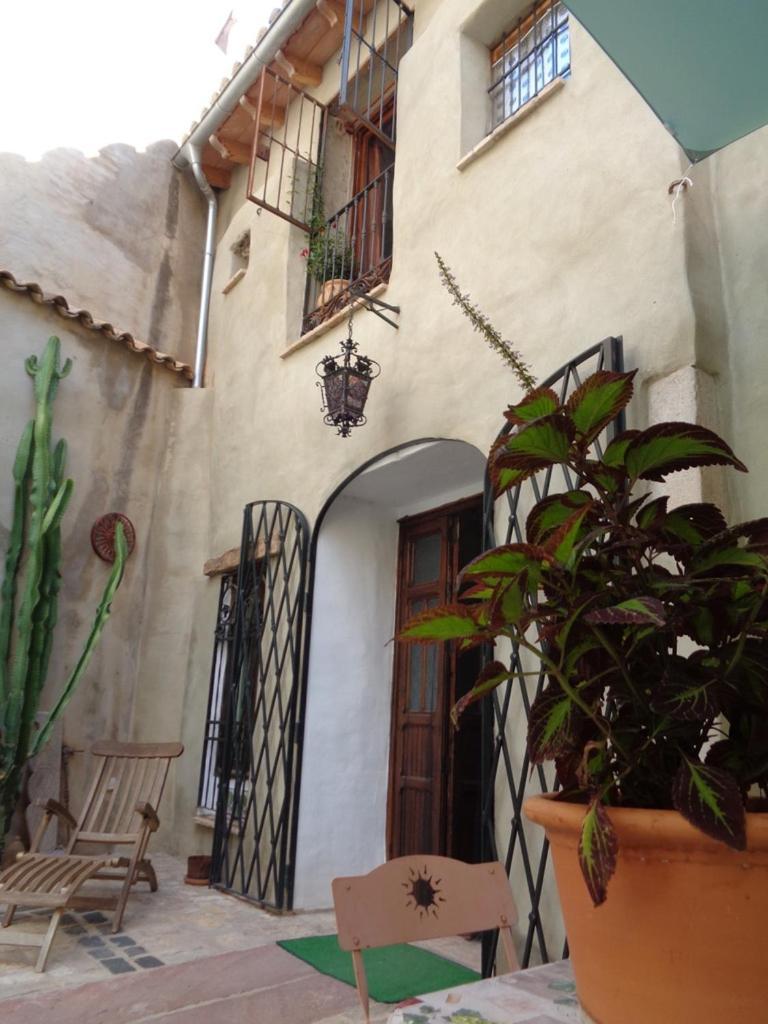 Oliva Courtyard Guesthouse Bagian luar foto