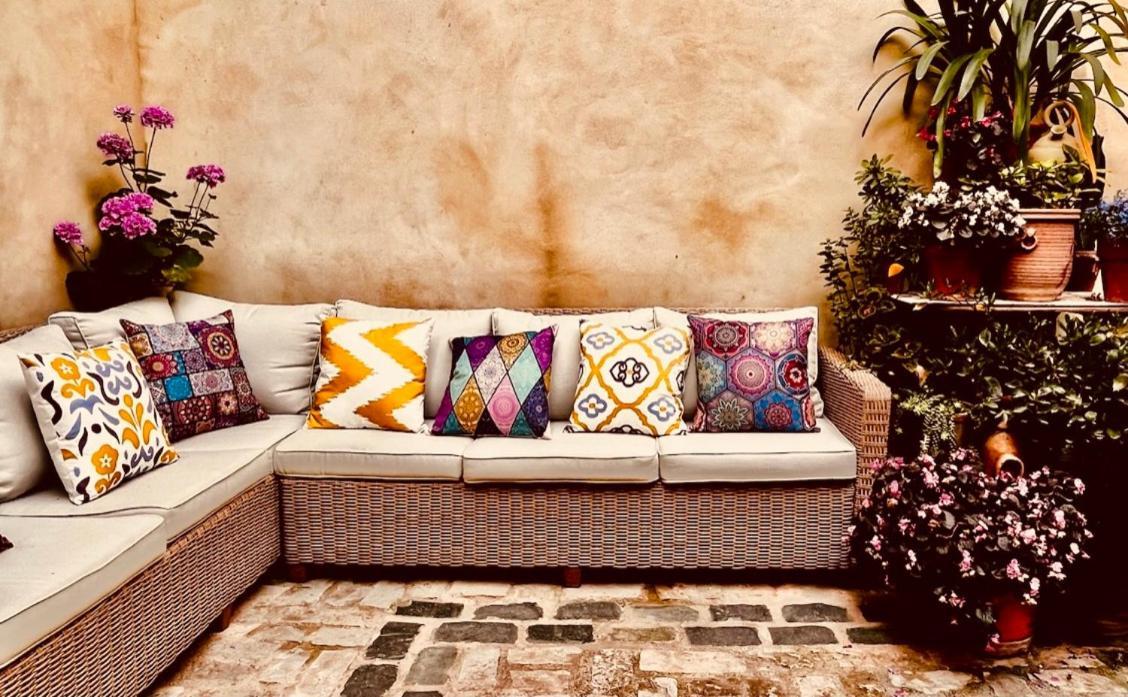 Oliva Courtyard Guesthouse Bagian luar foto