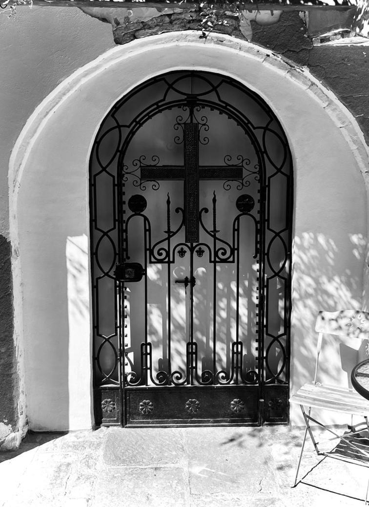 Oliva Courtyard Guesthouse Bagian luar foto