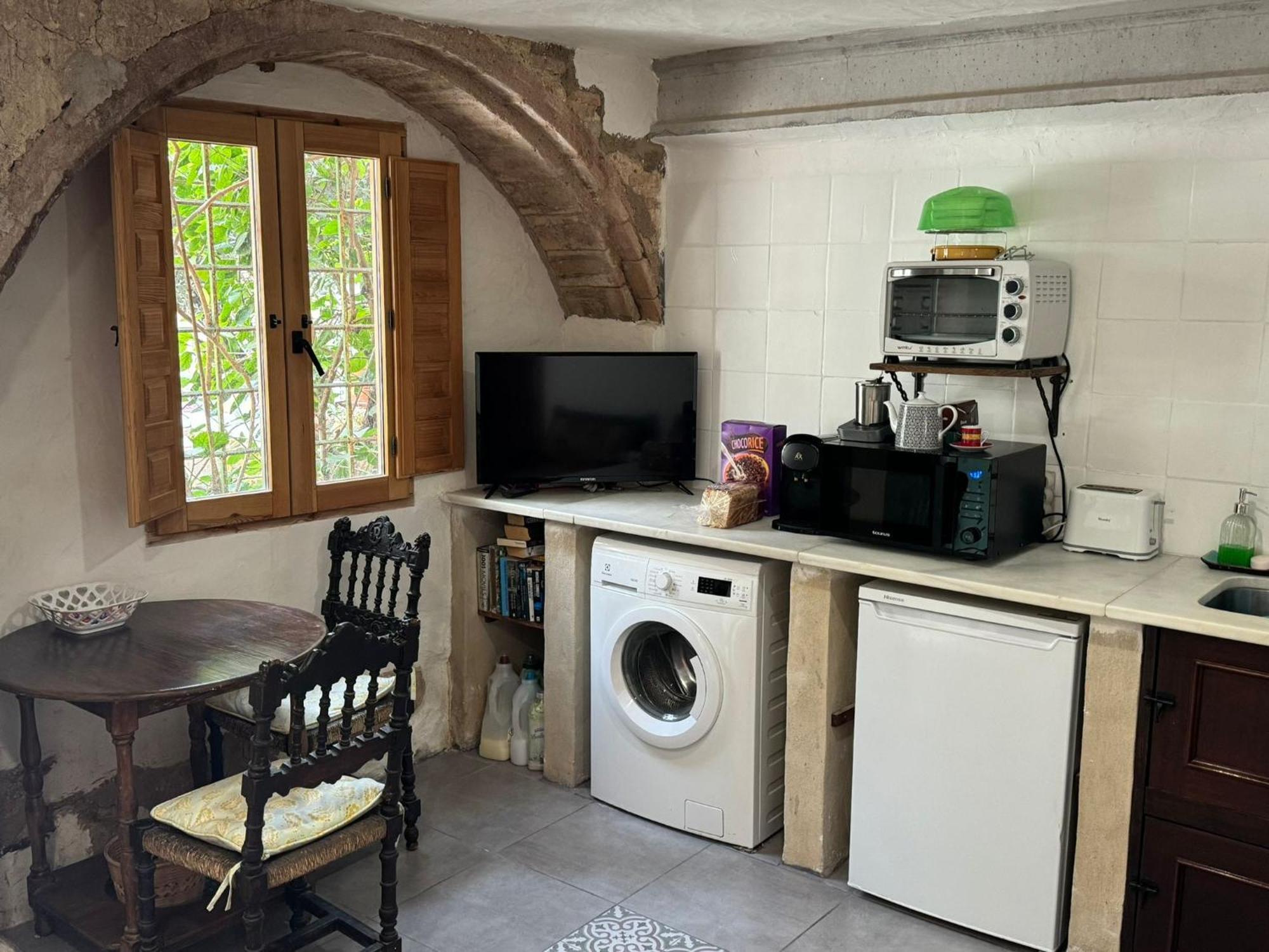 Oliva Courtyard Guesthouse Bagian luar foto