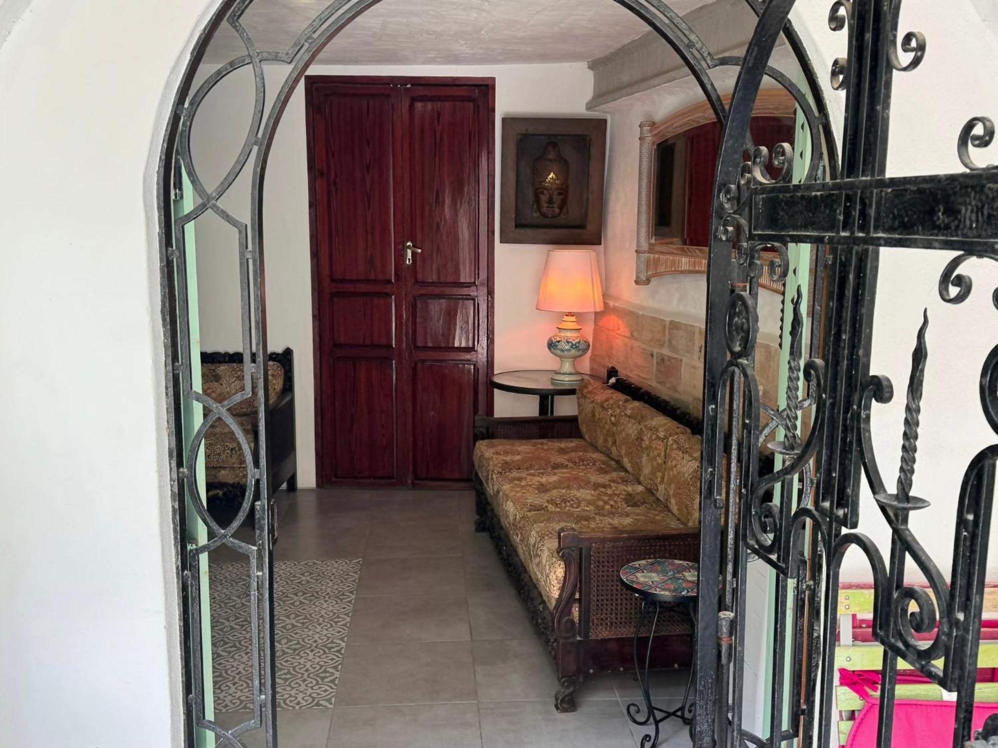 Oliva Courtyard Guesthouse Bagian luar foto